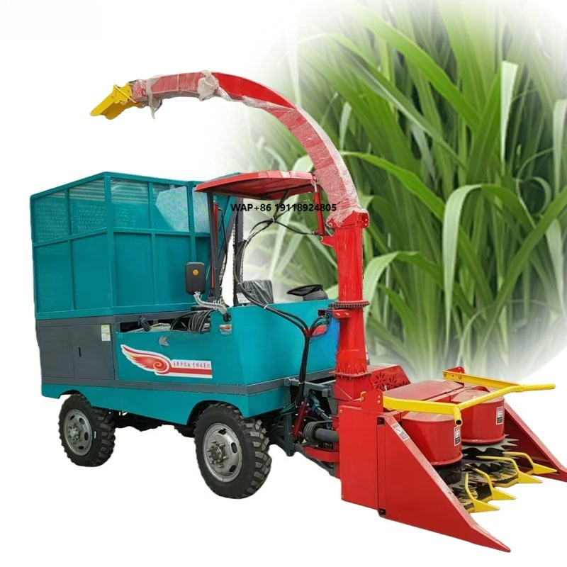 Farming In Agriculture - Moissonneuse de fourrage agricole sur chenilles,